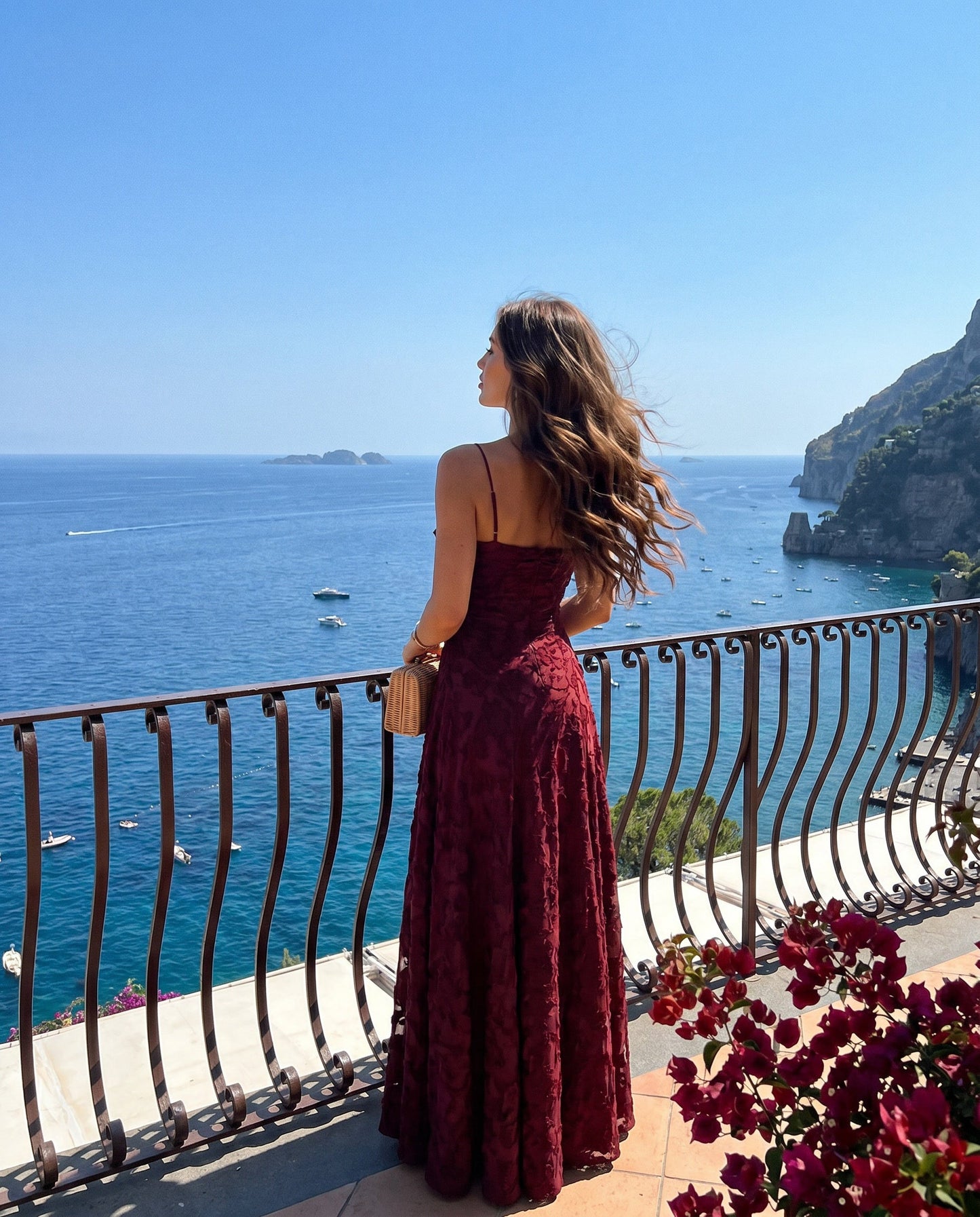 LAURA - Vestido Satinado con Escote en V