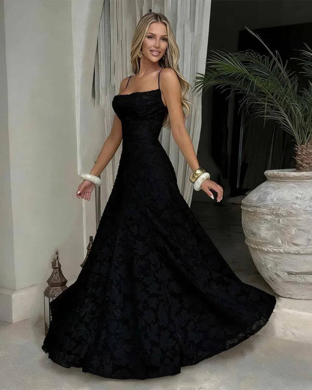 LAURA - Vestido Satinado con Escote en V